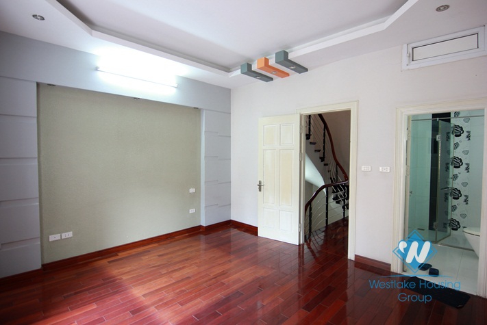 Nice house with 3 to 4 bedrooms for rent in Tay Ho